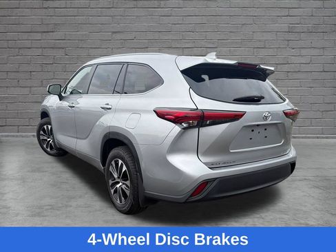 Used 2023 Toyota Highlander XLE AWD/4WD image 5