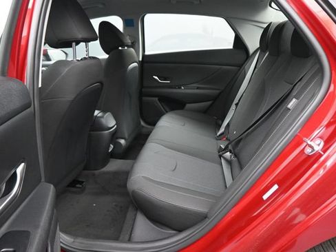 Used 2026 Hyundai Elantra SE FWD image 15