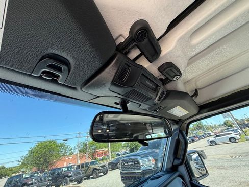 Used 2025 Jeep Gladiator Sport AWD/4WD image 25