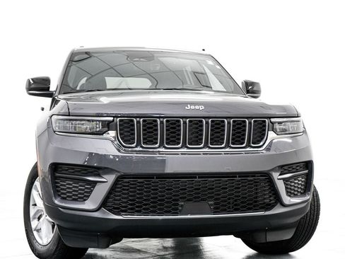 Used 2025 Jeep Grand Cherokee 4WD image 3
