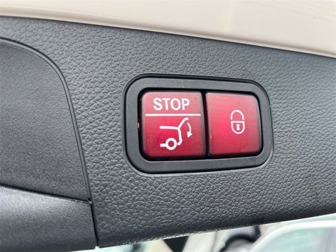 Certified 2022 Mercedes-Benz GLC 300 4MATIC w/ Premium Package Lite image 20