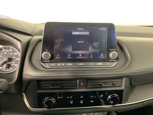 Used 2024 Nissan Rogue S FWD image 24
