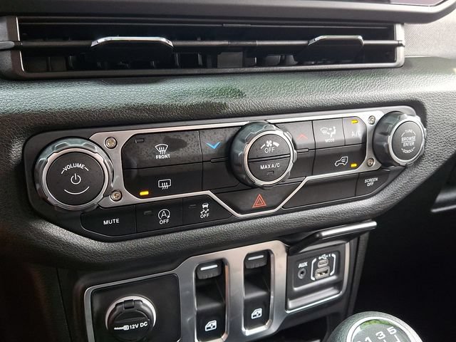 Used 2025 Jeep Wrangler Sport AWD/4WD image 15