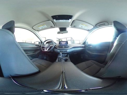 Used 2025 Nissan Altima 2.5 SV FWD image 42