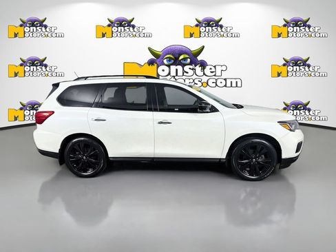 Used 2018 Nissan Pathfinder SL AWD/4WD image 4
