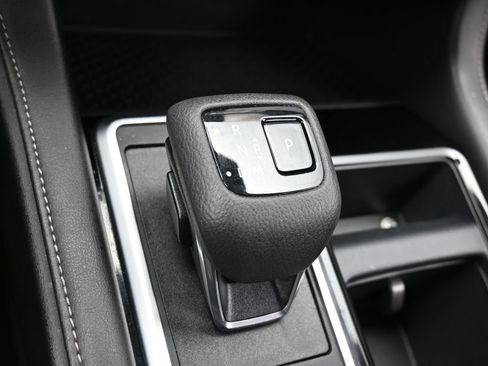 Used 2025 Nissan Pathfinder SV FWD image 23