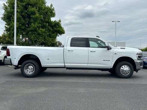 New 2026 RAM 3500 Laramie AWD/4WD image 3
