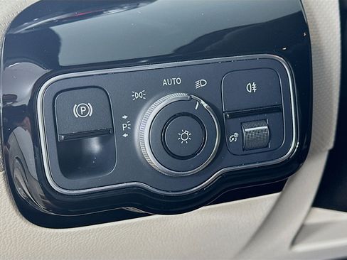 Certified 2022 Mercedes-Benz A 220 4MATIC image 11