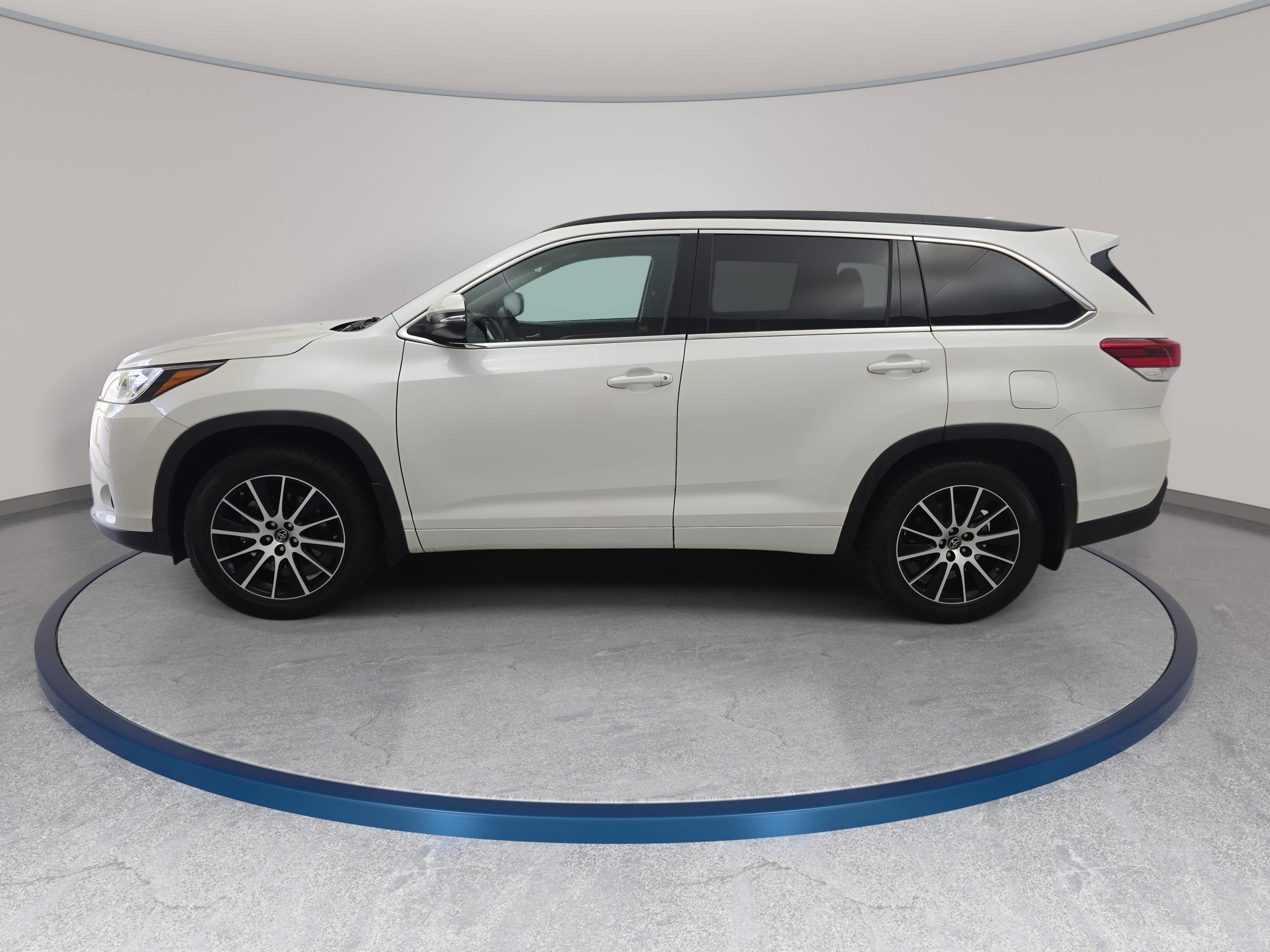 Used 2017 Toyota Highlander SE AWD/4WD image 8
