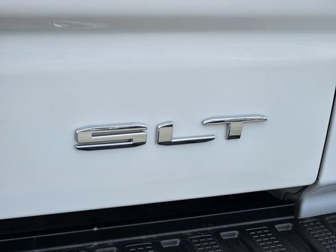 Used 2025 GMC Sierra 1500 SLT RWD image 9