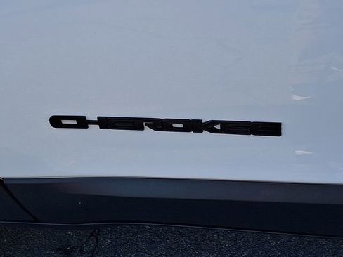 Used 2021 Jeep Cherokee Latitude Plus image 30