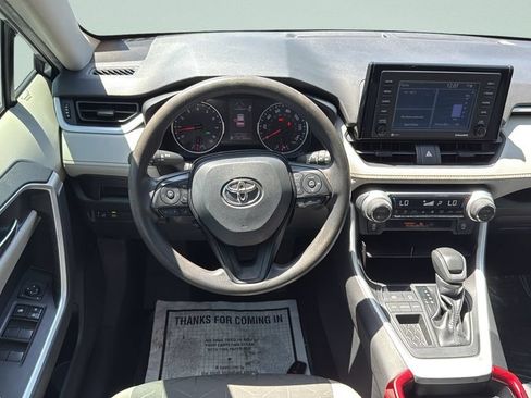 Used 2020 Toyota RAV4 XLE w/ Convenience Package FWD image 13