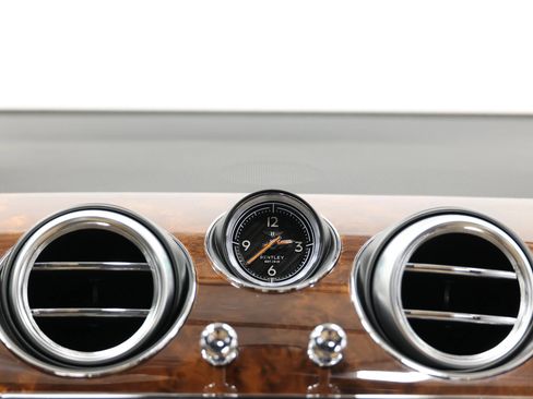 Used 2018 Bentley Bentayga AWD/4WD image 36