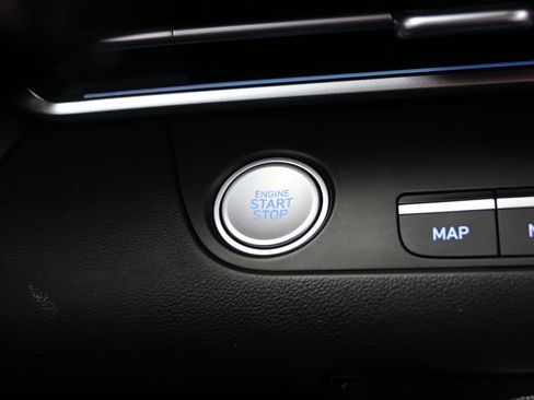 Certified 2025 Hyundai Elantra SEL image 22