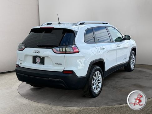 Used 2020 Jeep Cherokee Latitude w/ Cold Weather Group AWD/4WD image 7