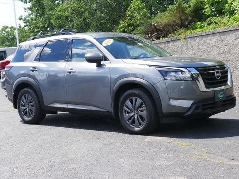 Used 2024 Nissan Pathfinder SV w/ SV Premium Package AWD/4WD image 11