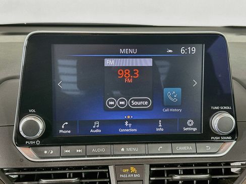 Used 2025 Nissan Altima 2.5 SV FWD image 21