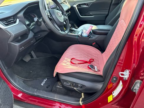 Used 2023 Toyota RAV4 XLE w/ Convenience Package image 9