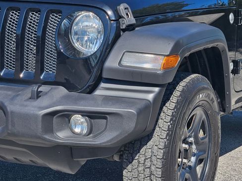 Used 2018 Jeep Wrangler Sport AWD/4WD image 10