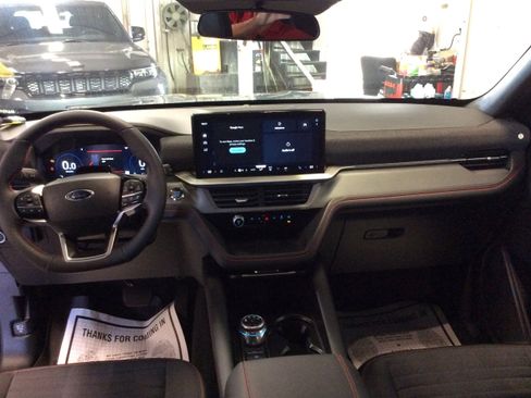 Used 2025 Ford Explorer ST-Line AWD/4WD image 18