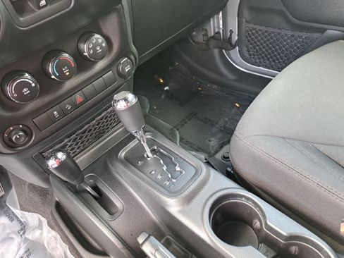 Used 2018 Jeep Wrangler Unlimited Sport S AWD/4WD image 19