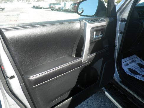 Used 2017 Toyota 4Runner SR5 image 15