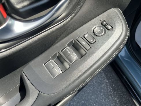 Used 2025 Honda HR-V EX-L image 17