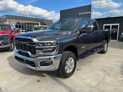 Used 2026 RAM 2500 Big Horn AWD/4WD image 3