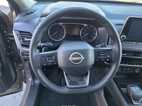 Used 2025 Nissan Rogue SV image 24