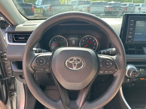 Used 2019 Toyota RAV4 XLE FWD image 16