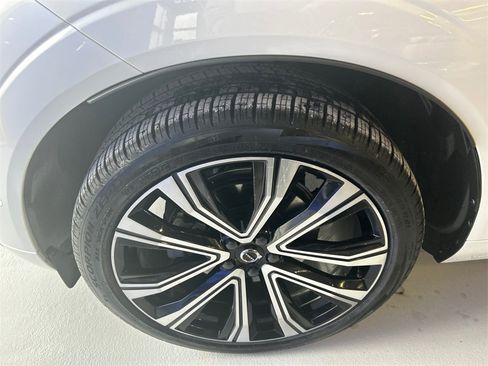 Certified 2023 Volvo XC60 B5 Ultimate w/ Climate Package image 8