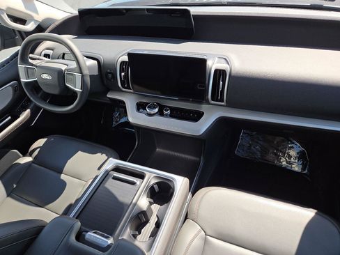 Used 2025 Ford Expedition Active AWD/4WD image 21
