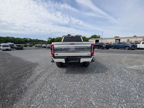 Used 2023 Ford F250 Platinum AWD/4WD image 5