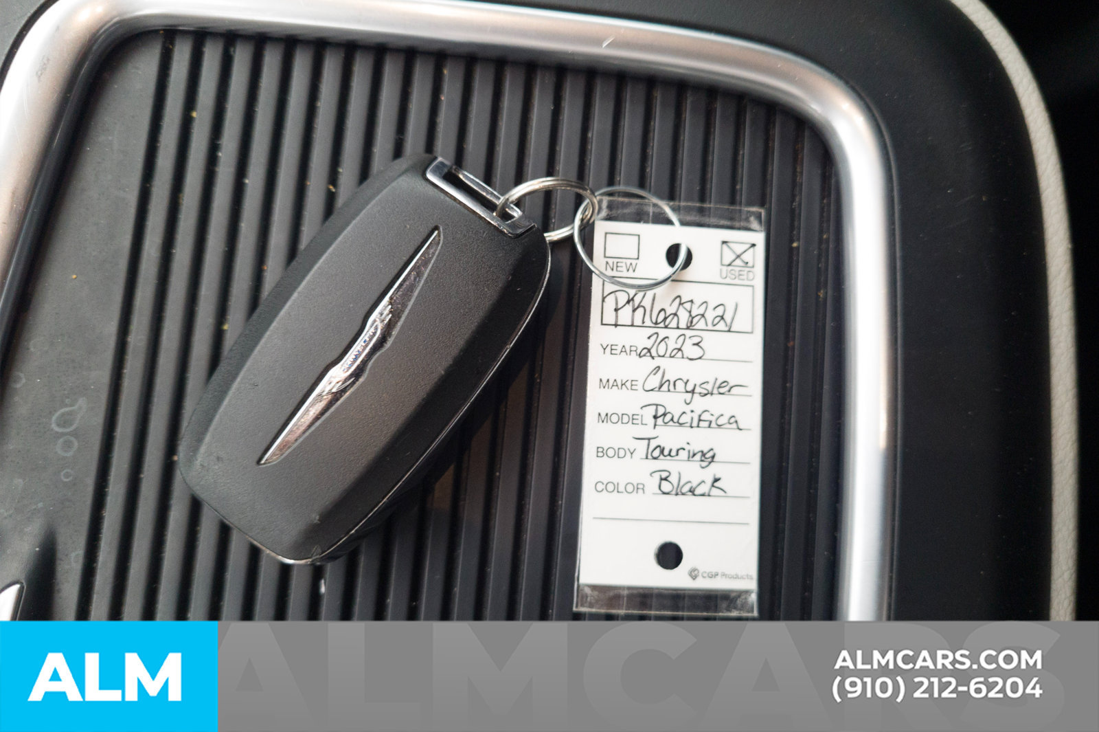 Used 2023 Chrysler Pacifica Touring-L FWD image 19