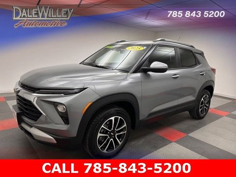 Used 2025 Chevrolet TrailBlazer LT image 3