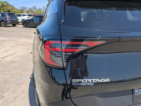Certified 2026 Kia Sportage LX FWD image 11