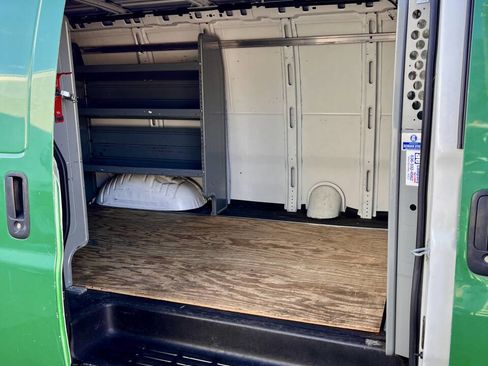 Used 2010 Chevrolet Express 2500 w/ Chrome Appearance Package image 16