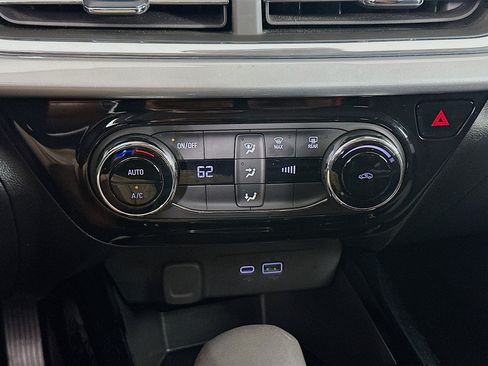 Used 2025 Chevrolet Trax LT FWD image 23