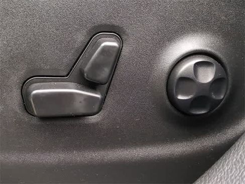 Used 2019 Jeep Cherokee Limited image 18