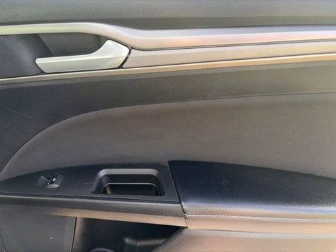 Used 2019 Ford Fusion SE FWD image 37