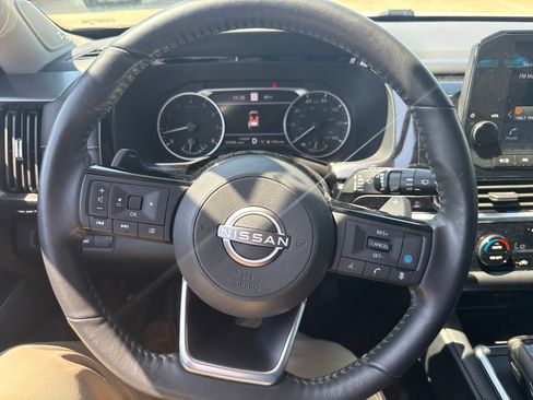 Used 2023 Nissan Pathfinder SL w/ SL Premium Package FWD image 10