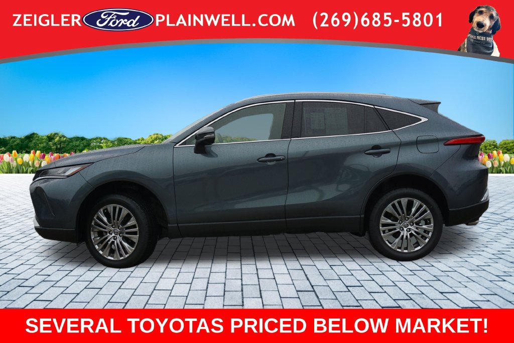 Used 2022 Toyota Venza XLE AWD/4WD image 2