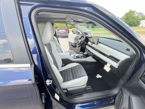 Used 2025 Mitsubishi Outlander SE image 25