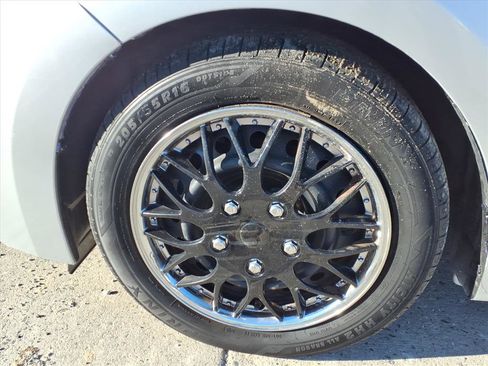 Used 2015 Toyota Corolla LE image 9