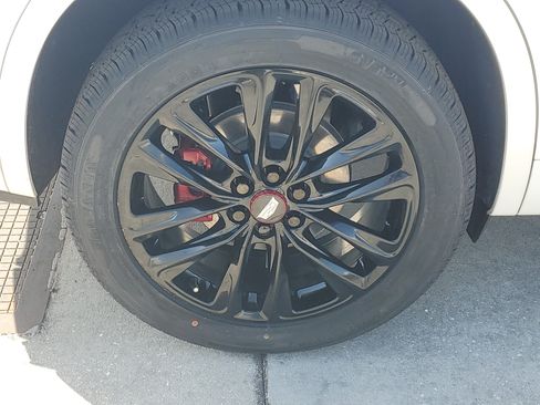 Used 2025 Cadillac XT6 Sport w/ LPO, Red Accent Package AWD/4WD image 9