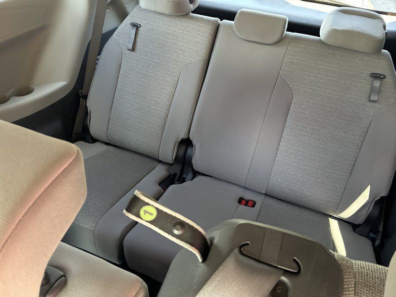 Used 2023 Toyota Sienna LE AWD/4WD image 17