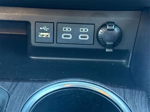 Used 2023 Toyota Highlander Limited image 21