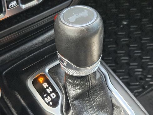 Used 2020 Jeep Wrangler Unlimited Sahara AWD/4WD image 20