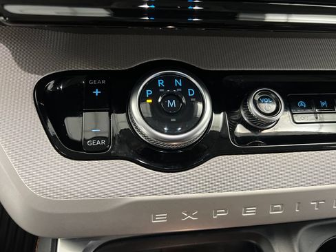 Used 2025 Ford Expedition Active RWD image 69