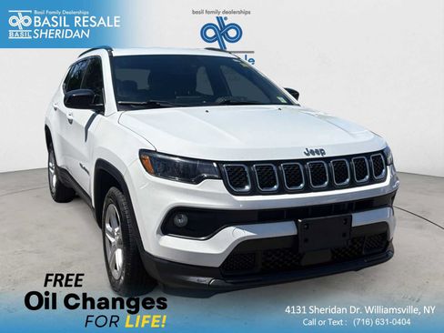Used 2023 Jeep Compass Latitude w/ Convenience Group AWD/4WD image 1